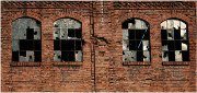 staré rozbité okná