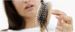 ako zabraniť padániu vlasov u žien