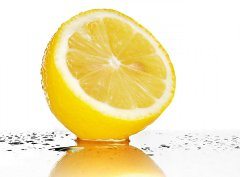 citrón a zapálené mandle