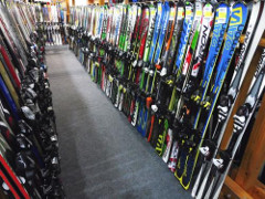 Ako si vybrať zjazdové lyže