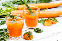 zdravý mrkvový koktejl